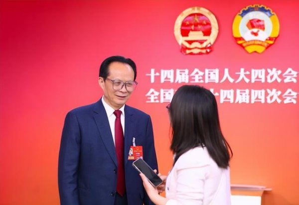 全国人大代表、好医生药业集团有限公司董事长耿福能：让AI医疗成为健康中国和乡村振兴的“守门人”