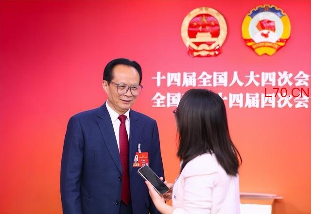 全国人大代表、好医生药业集团有限公司董事长耿福能