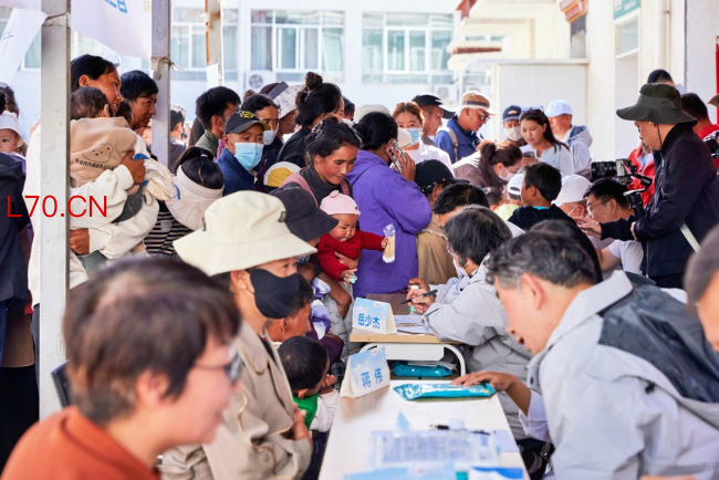 △2025澳优基金会海普诺凯格桑花公益行。