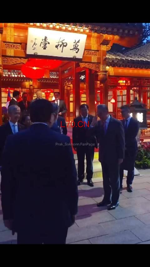 王外长欢送柬方代表团！王外长这气质尽显大国外交气质！
